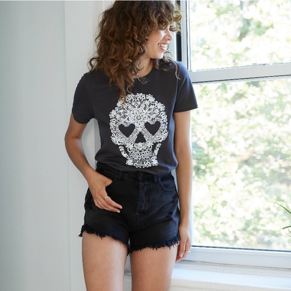 Lace Skull T-Shirt in Grey - Picture 6 of 7